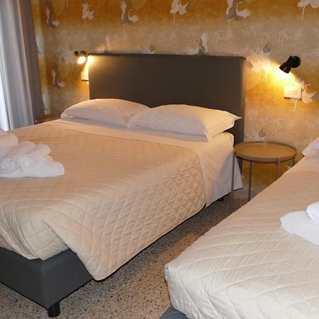 Hotel Spring Римини Екстериор снимка