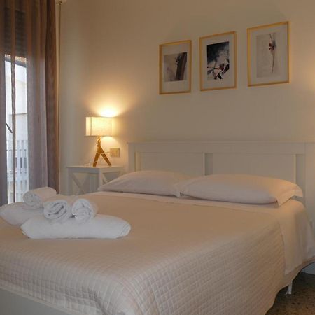 Hotel Spring Римини Екстериор снимка