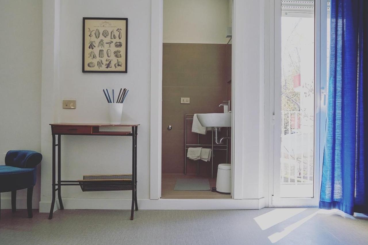 Hotel Spring Римини Екстериор снимка