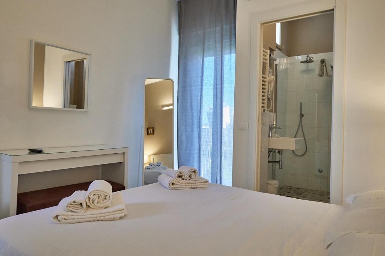 Hotel Spring Римини Екстериор снимка