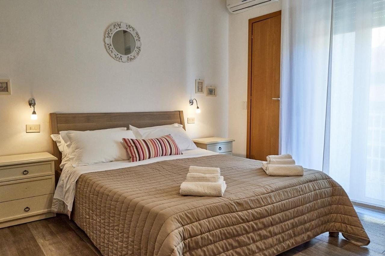 Hotel Spring Римини Екстериор снимка