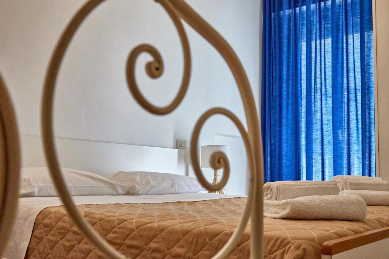 Hotel Spring Римини Екстериор снимка