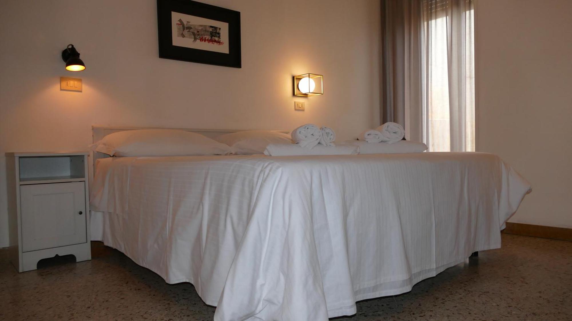 Hotel Spring Римини Екстериор снимка