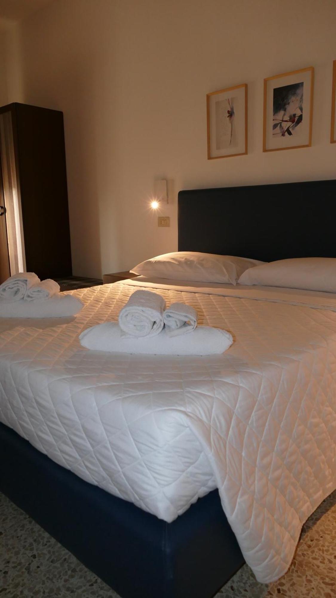 Hotel Spring Римини Екстериор снимка