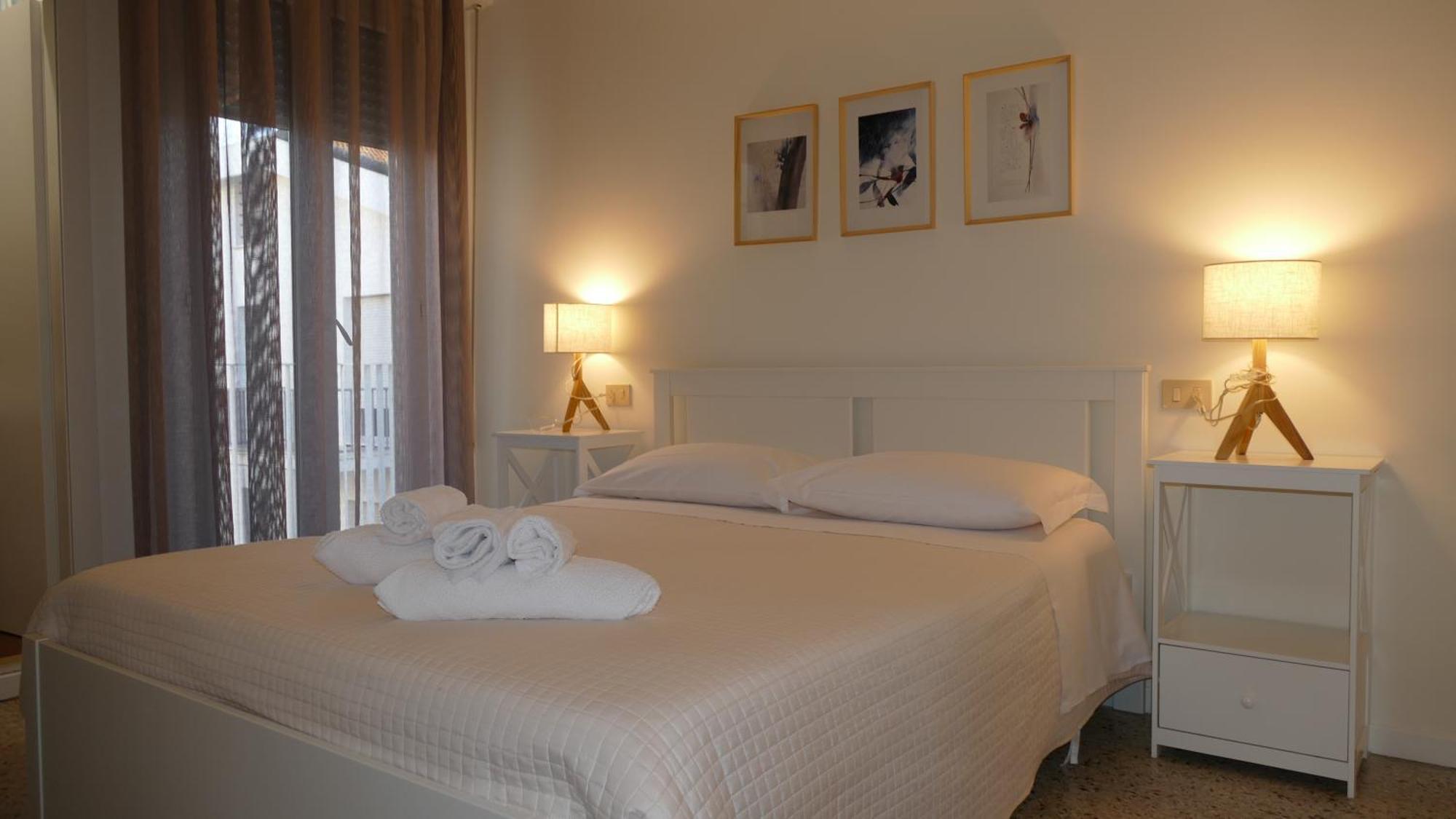Hotel Spring Римини Екстериор снимка