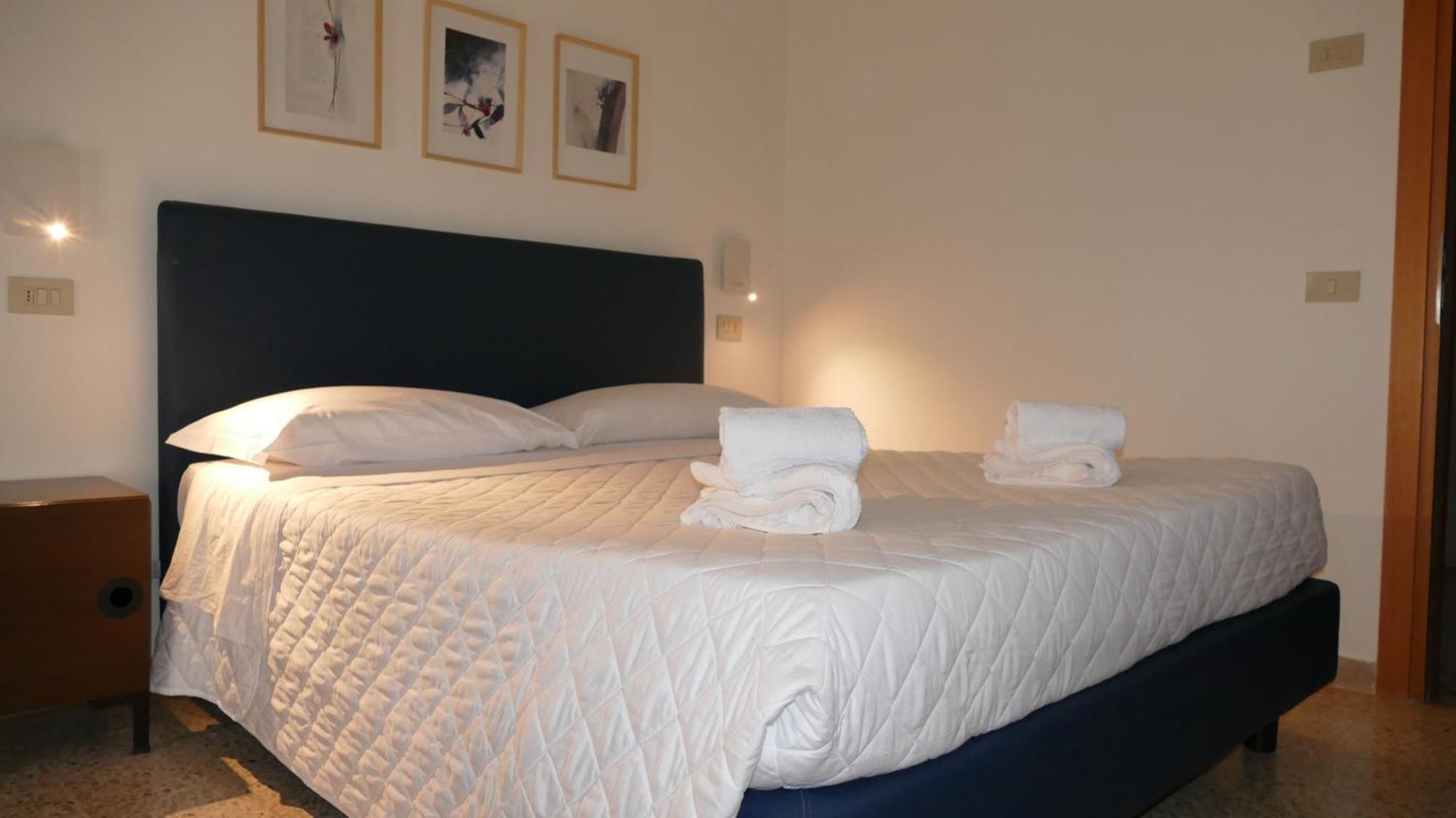 Hotel Spring Римини Екстериор снимка