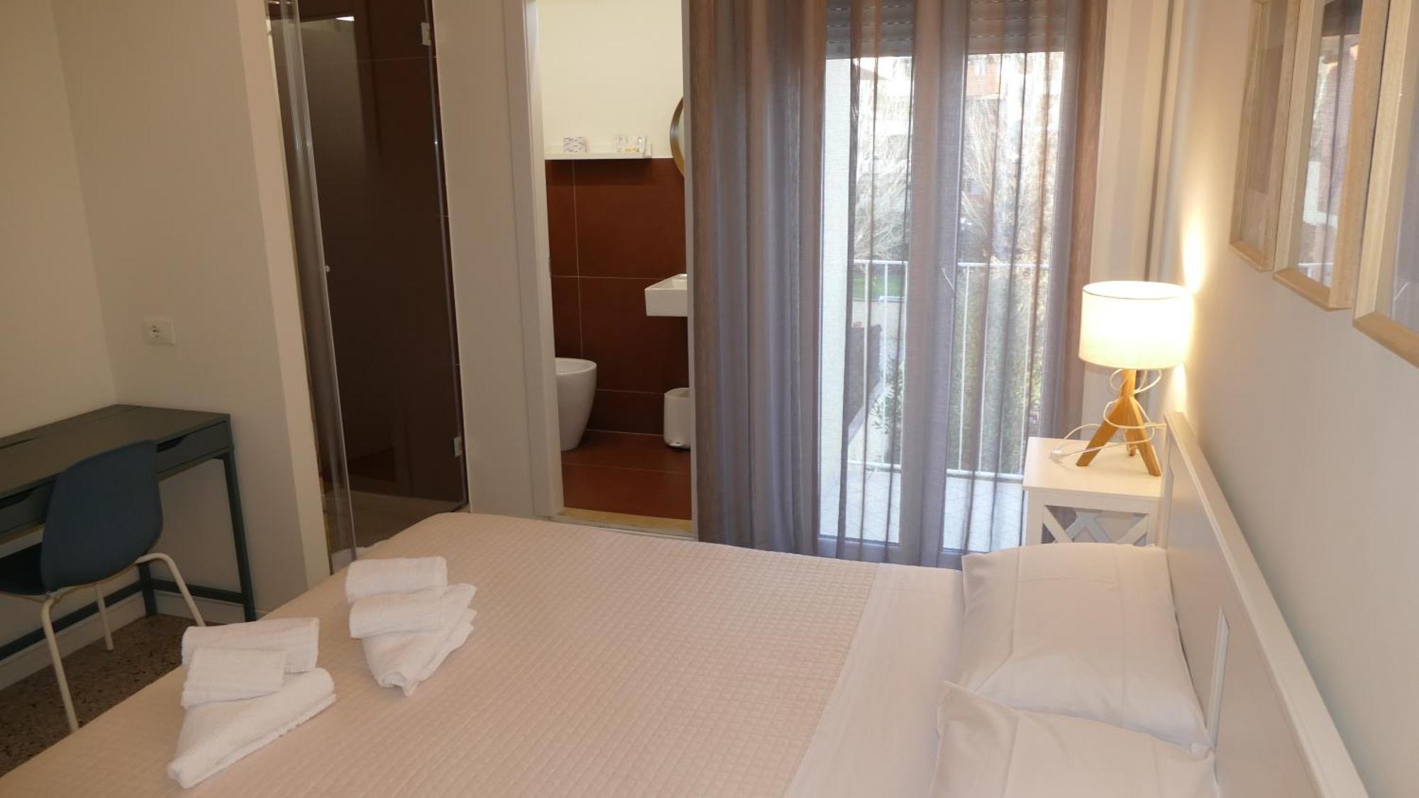 Hotel Spring Римини Екстериор снимка