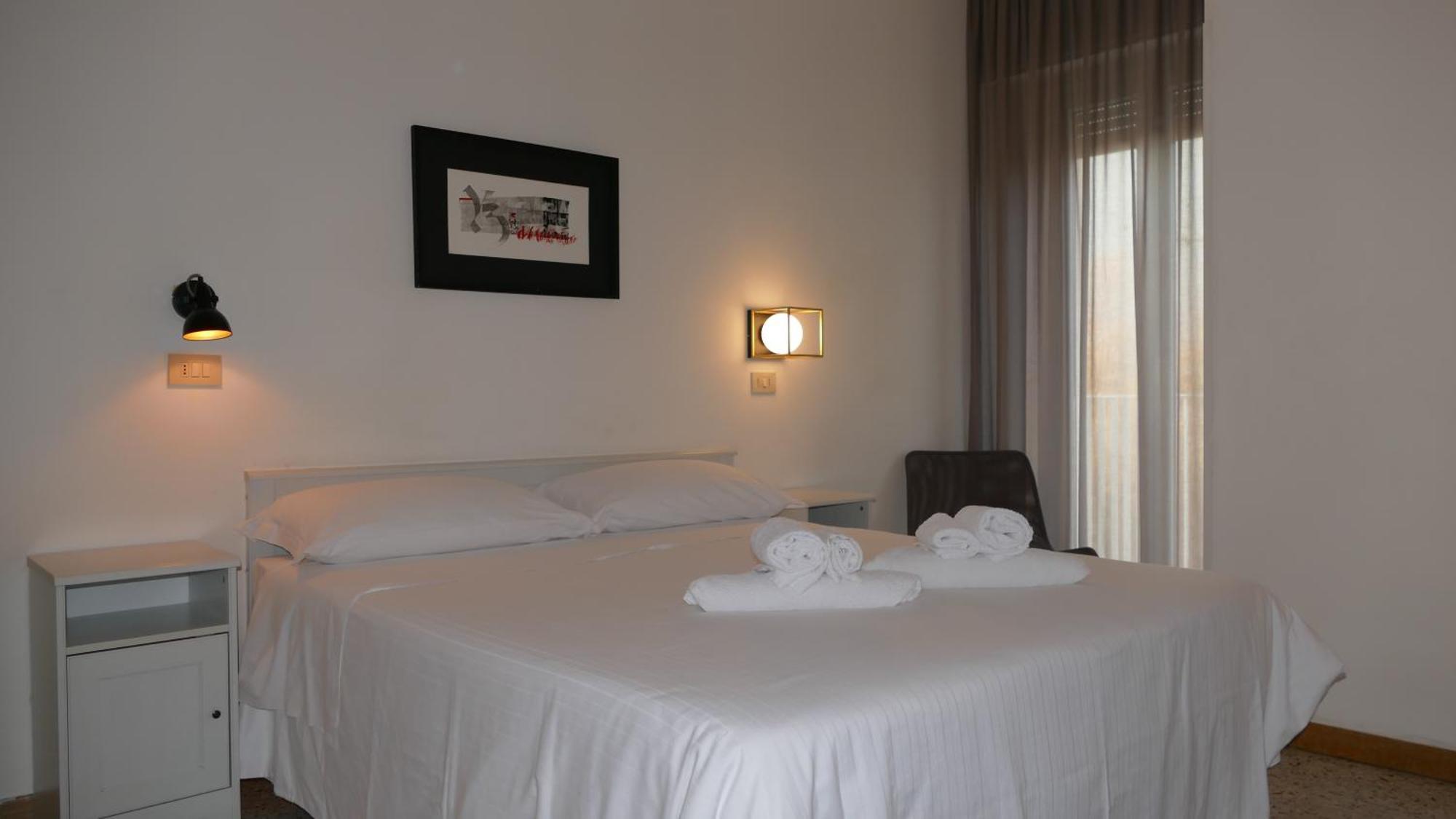 Hotel Spring Римини Екстериор снимка