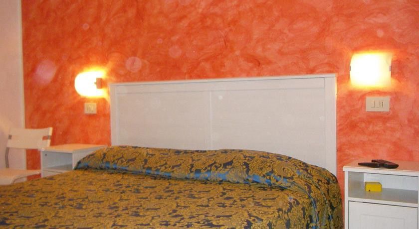 Hotel Spring Римини Екстериор снимка