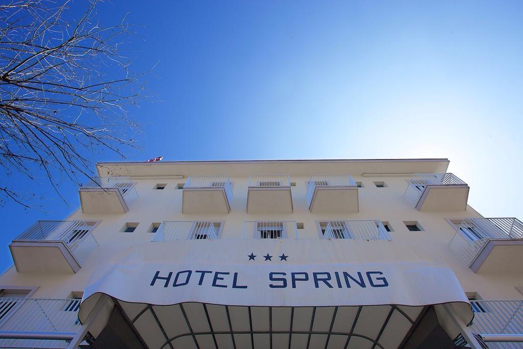 Hotel Spring Римини Екстериор снимка