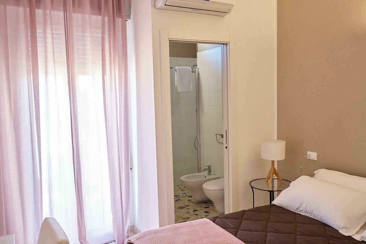 Hotel Spring Римини Екстериор снимка