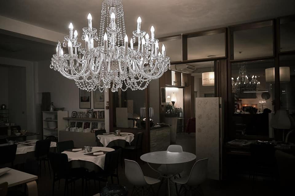 Hotel Spring Римини Екстериор снимка